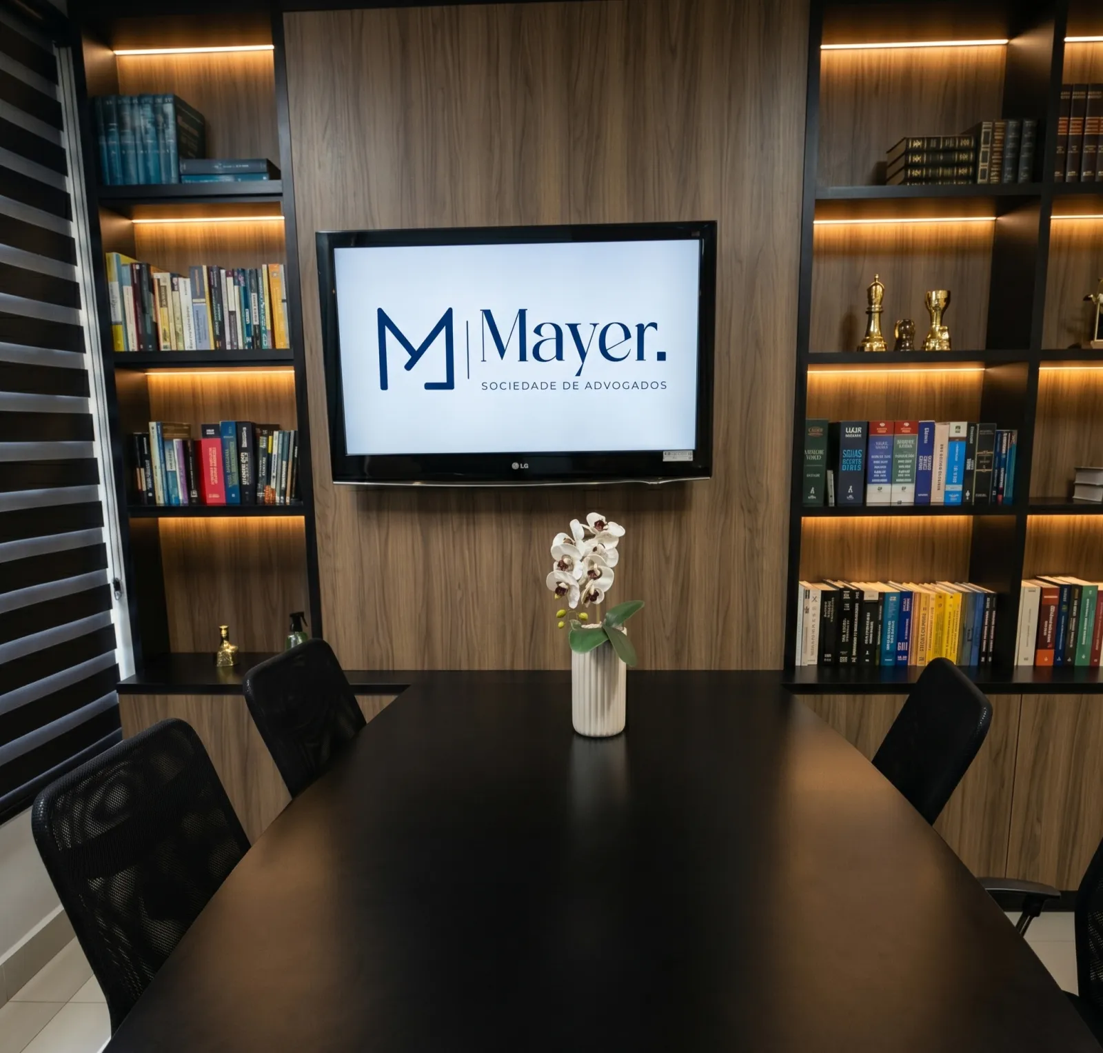 Sala de reuniões do escritório Mayer Advogados em Itajaí